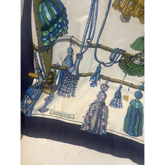 Hermès Tassel Design Scarf - Like New - Picture 3 of 4